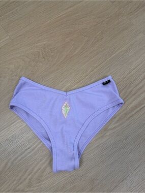 PINK Victoria's Secret Ribbed Seashell Embroidered Cheekster Panty S
